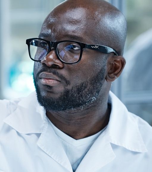 modelWearingWileyXRadiationGlasses